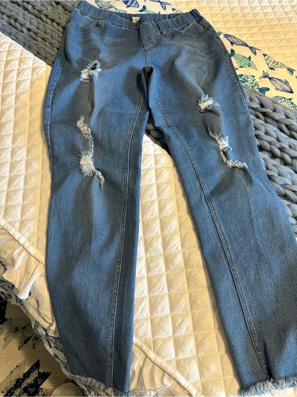 JVINI Distressed Straight-Leg Blue Jeans